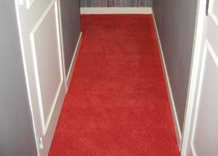 moquette rouge couloir